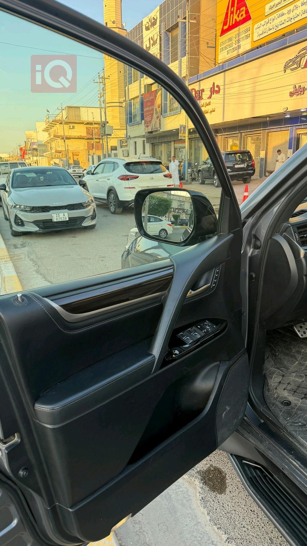 Lexus LX